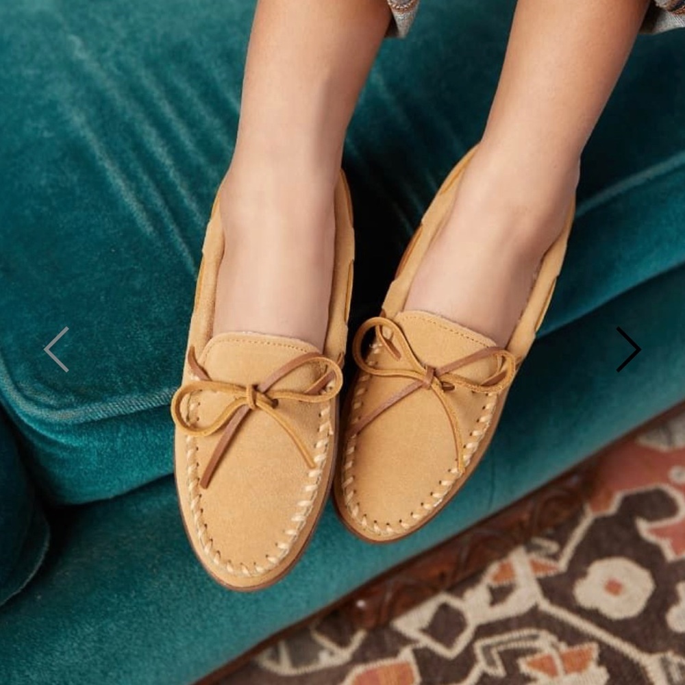 Minnetonka Women's Pile Lined Hardsole Moccasins Size 6 NEW